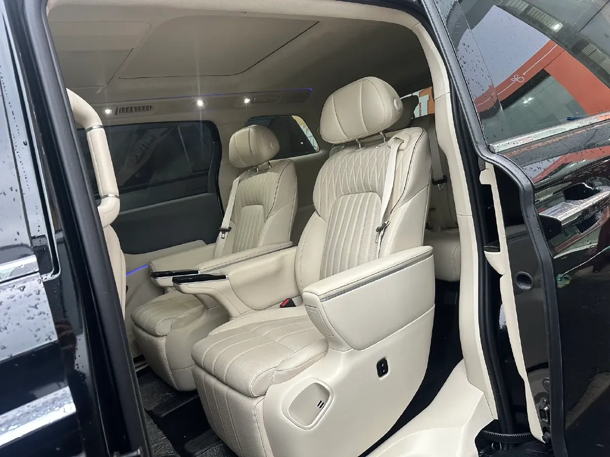 2025 Voyah Dream 1.5T 150HP L4 PHEV 41.7KWH,autocango,china used car exporter,china ev exporter,chinese used car exporter,chinese used ev exporter