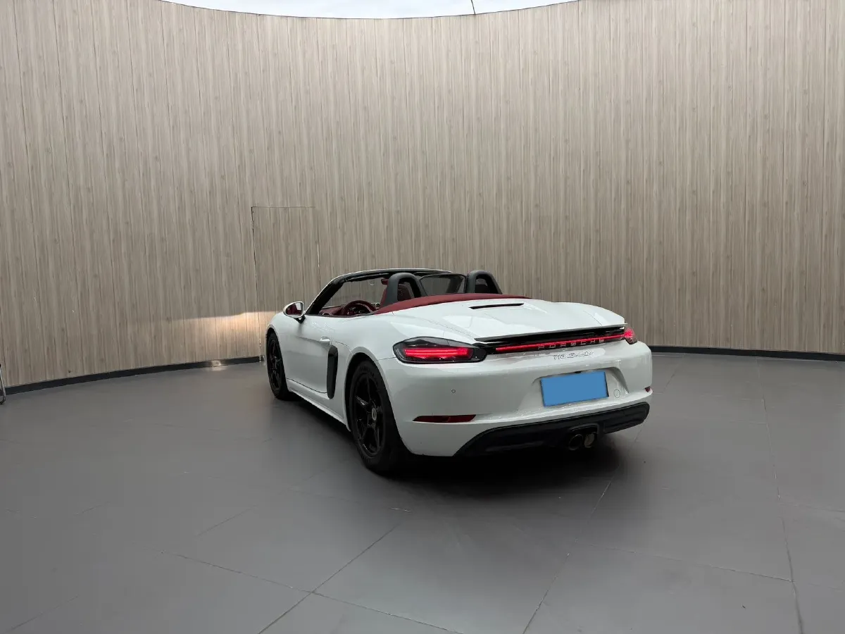 2022 Porsche 718 2.0T 250HP H4 7DCT,autocango,china used car exporter,china ev exporter,chinese used car exporter,chinese used ev exporter