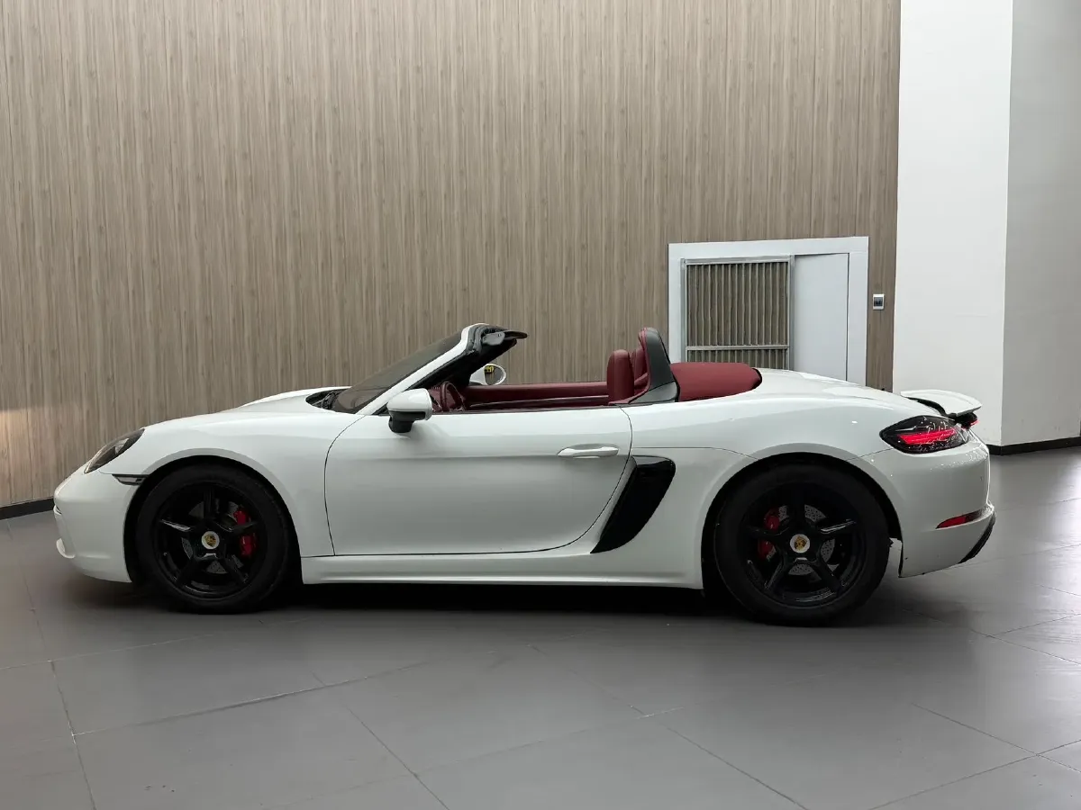 2022 Porsche 718 2.0T 250HP H4 7DCT,autocango,china used car exporter,china ev exporter,chinese used car exporter,chinese used ev exporter