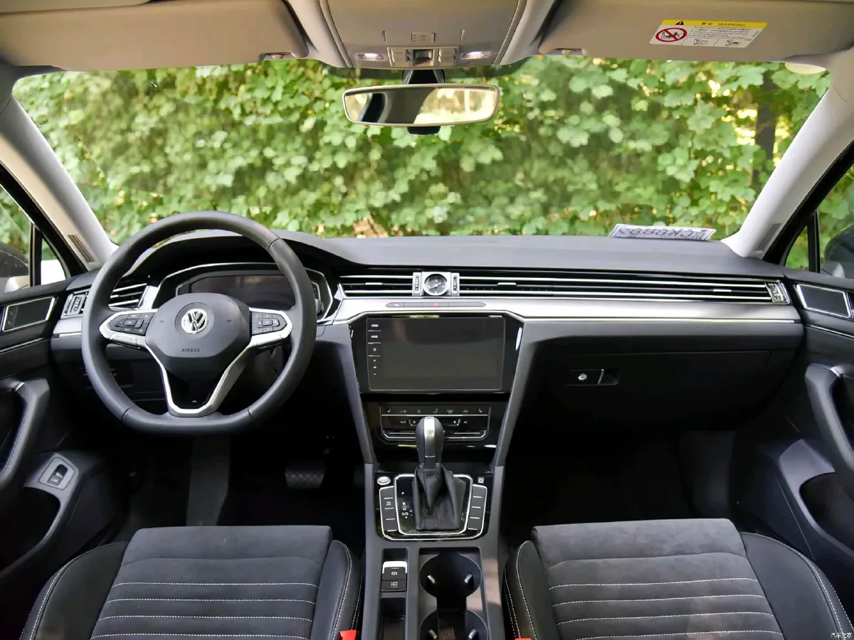 2020 Volkswagen Magotan 2.0T 186HP L4 7DCT,autocango,china used car exporter,china ev exporter,chinese used car exporter,chinese used ev exporter