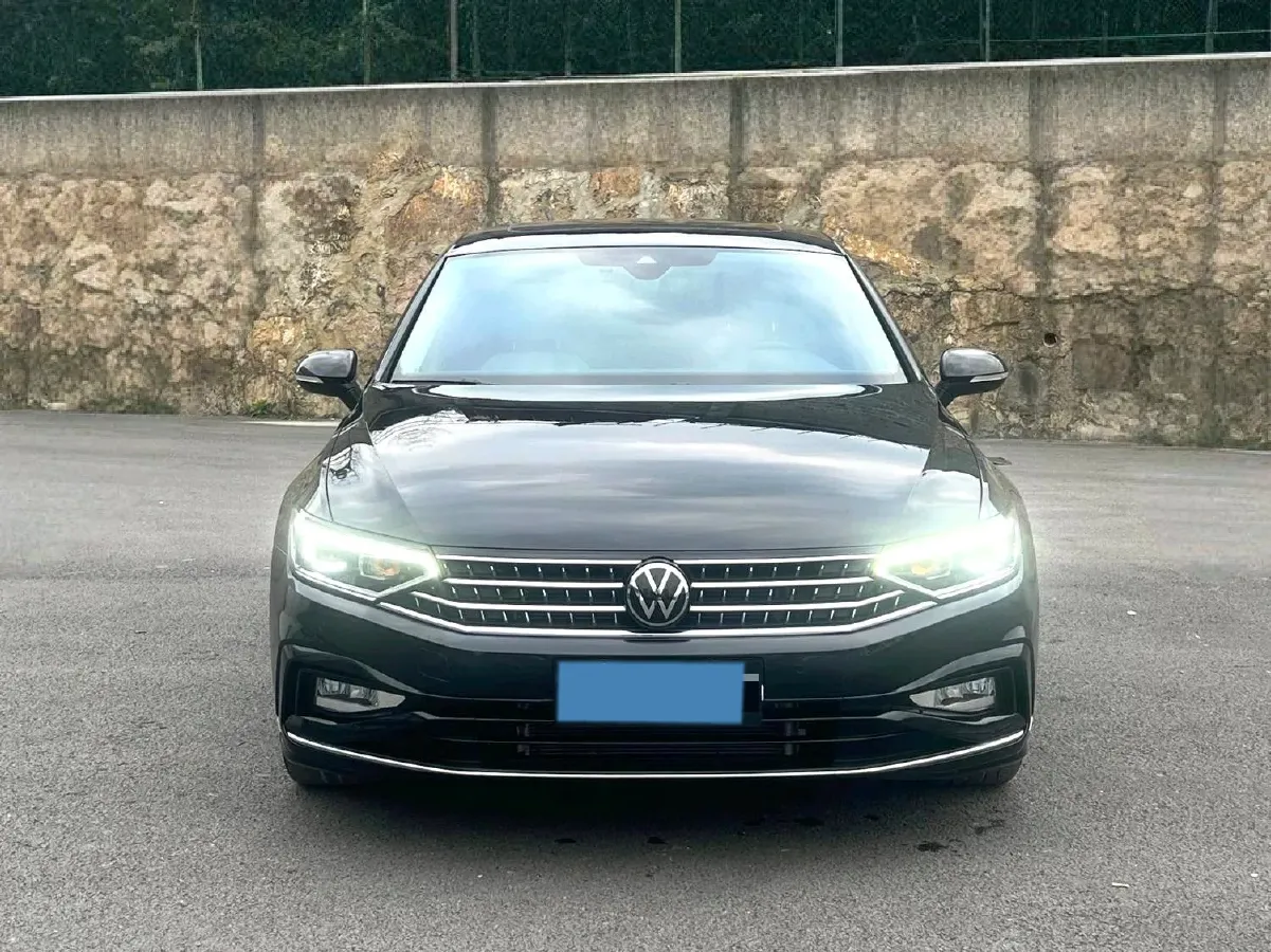 2020 Volkswagen Magotan 2.0T 186HP L4 7DCT,autocango,china used car exporter,china ev exporter,chinese used car exporter,chinese used ev exporter