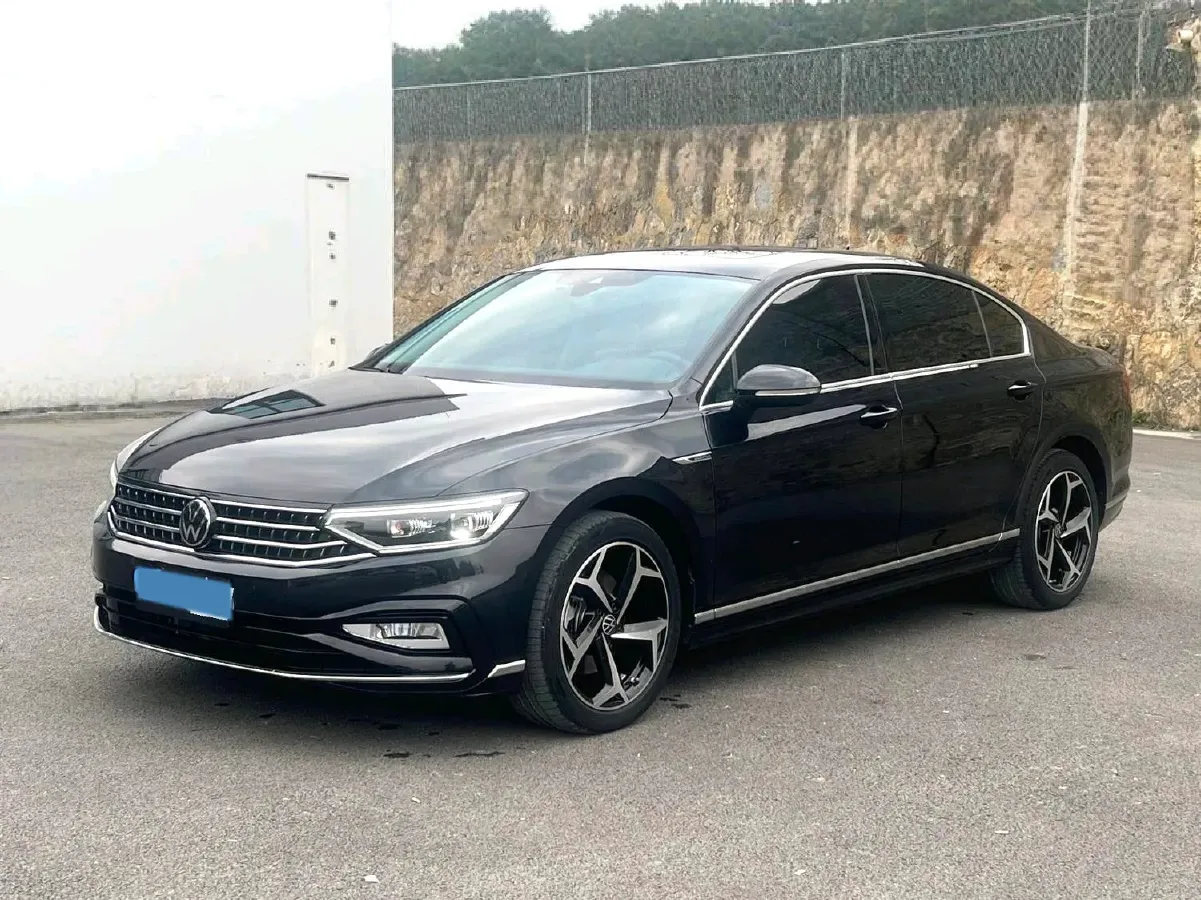 2020 Volkswagen Magotan 2.0T 186HP L4 7DCT,autocango,china used car exporter,china ev exporter,chinese used car exporter,chinese used ev exporter