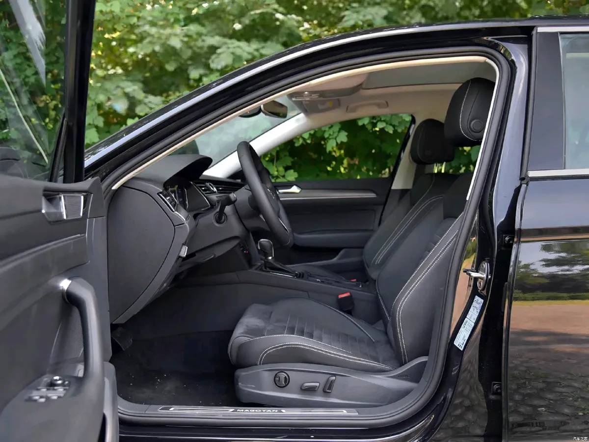 2020 Volkswagen Magotan 2.0T 186HP L4 7DCT,autocango,china used car exporter,china ev exporter,chinese used car exporter,chinese used ev exporter