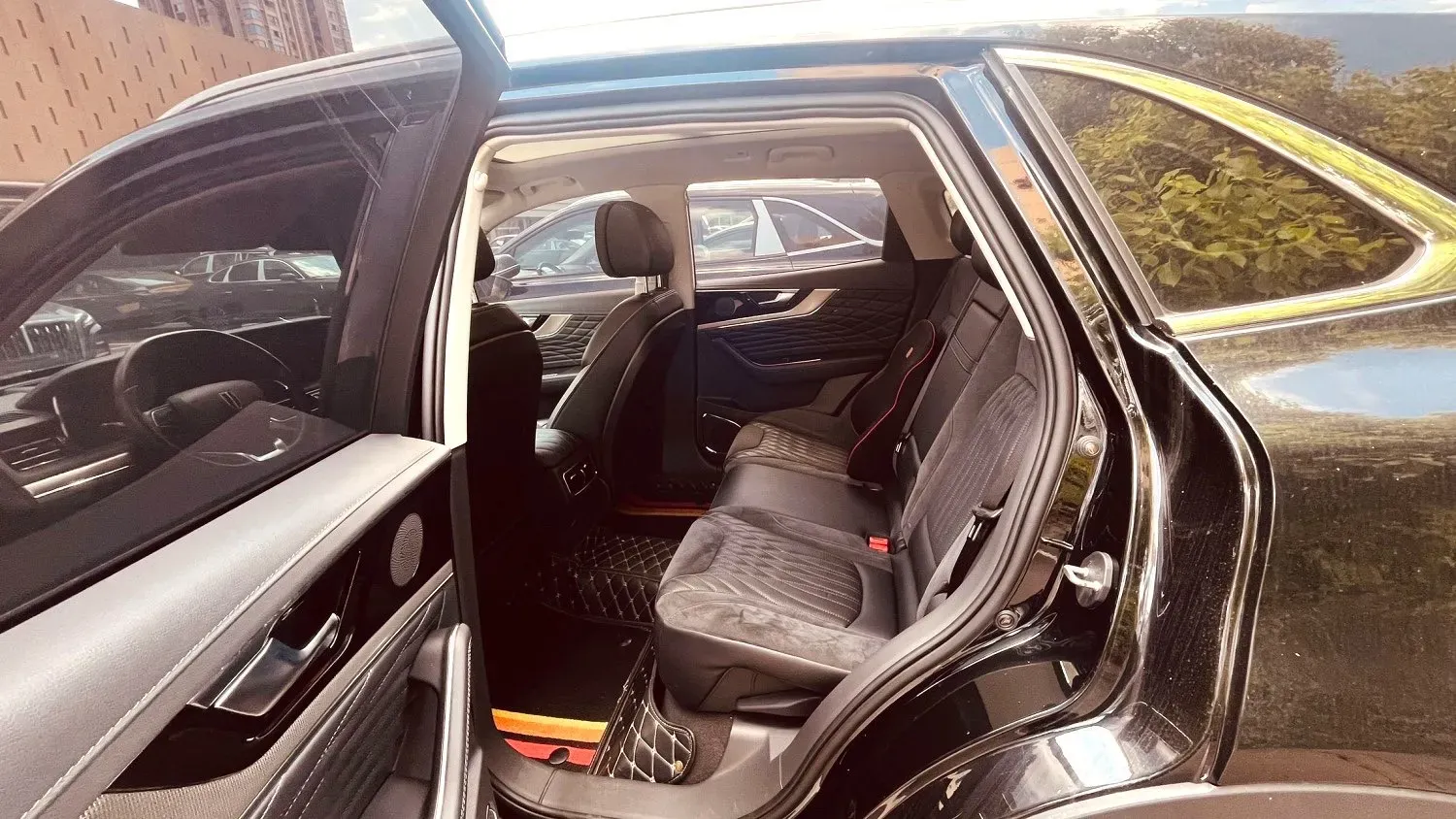 2022 HongQi HS5 2.0T 224HP L4 6AT,autocango,china used car exporter,china ev exporter,chinese used car exporter,chinese used ev exporter