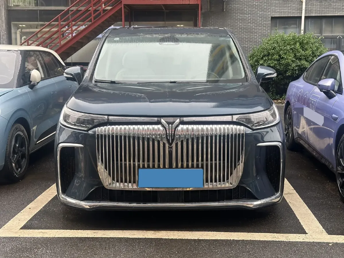 2025 Voyah Dream 1.5T 150HP L4 PHEV 41.7KWH,autocango,china used car exporter,china ev exporter,chinese used car exporter,chinese used ev exporter