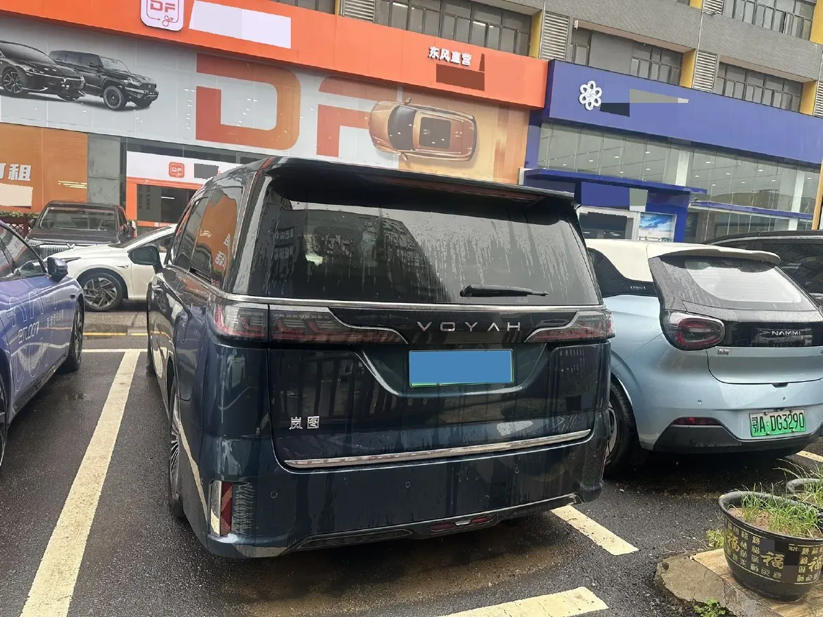 2025 Voyah Dream 1.5T 150HP L4 PHEV 41.7KWH,autocango,china used car exporter,china ev exporter,chinese used car exporter,chinese used ev exporter