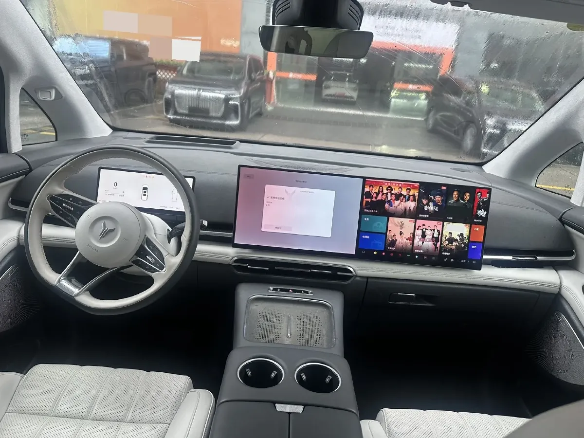 2025 Voyah Dream 1.5T 150HP L4 PHEV 41.7KWH,autocango,china used car exporter,china ev exporter,chinese used car exporter,chinese used ev exporter