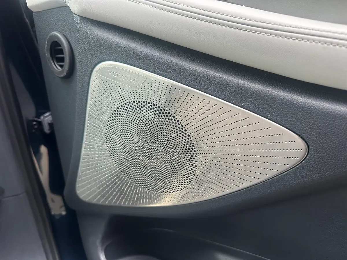 2025 Voyah Dream 1.5T 150HP L4 PHEV 41.7KWH,autocango,china used car exporter,china ev exporter,chinese used car exporter,chinese used ev exporter