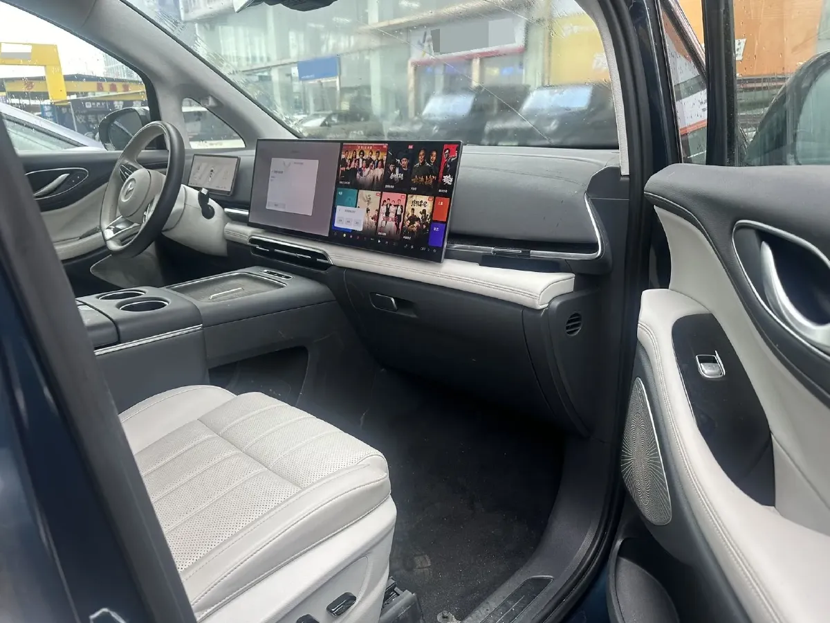 2025 Voyah Dream 1.5T 150HP L4 PHEV 41.7KWH,autocango,china used car exporter,china ev exporter,chinese used car exporter,chinese used ev exporter