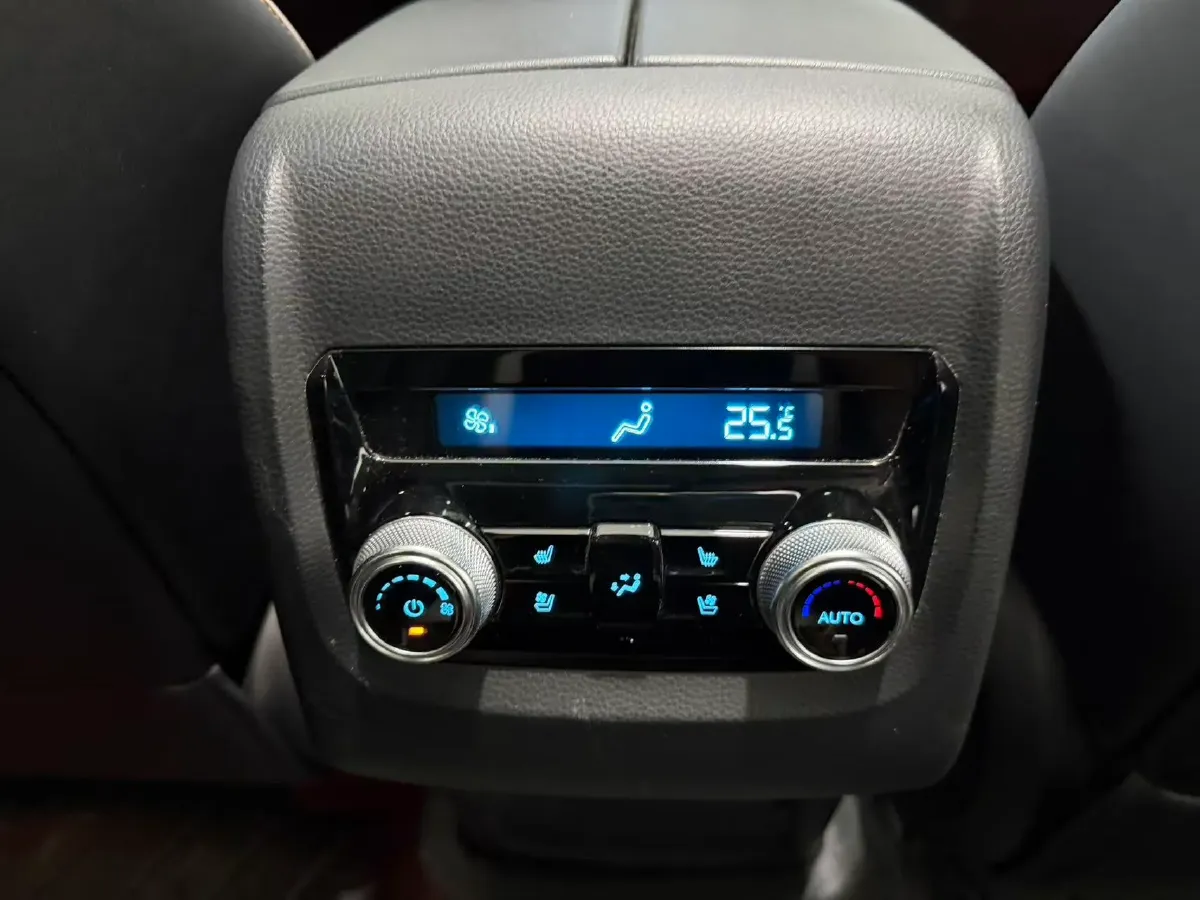 2023 Ford Equator 2.0T 224HP L4 6DCT,autocango,china used car exporter,china ev exporter,chinese used car exporter,chinese used ev exporter