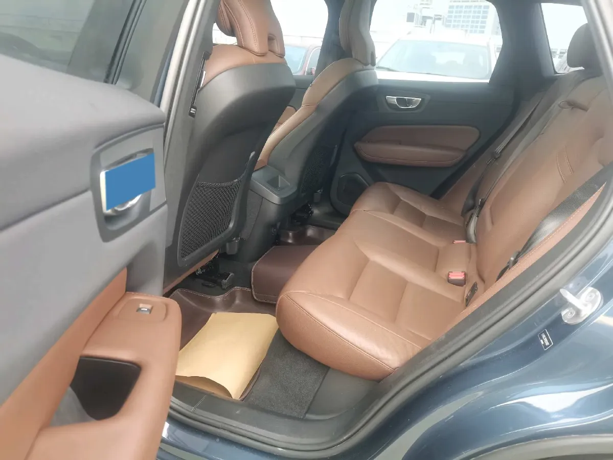 2023 Volvo XC60 2.0T 250HP L4 8AT,autocango,china used car exporter,china ev exporter,chinese used car exporter,chinese used ev exporter