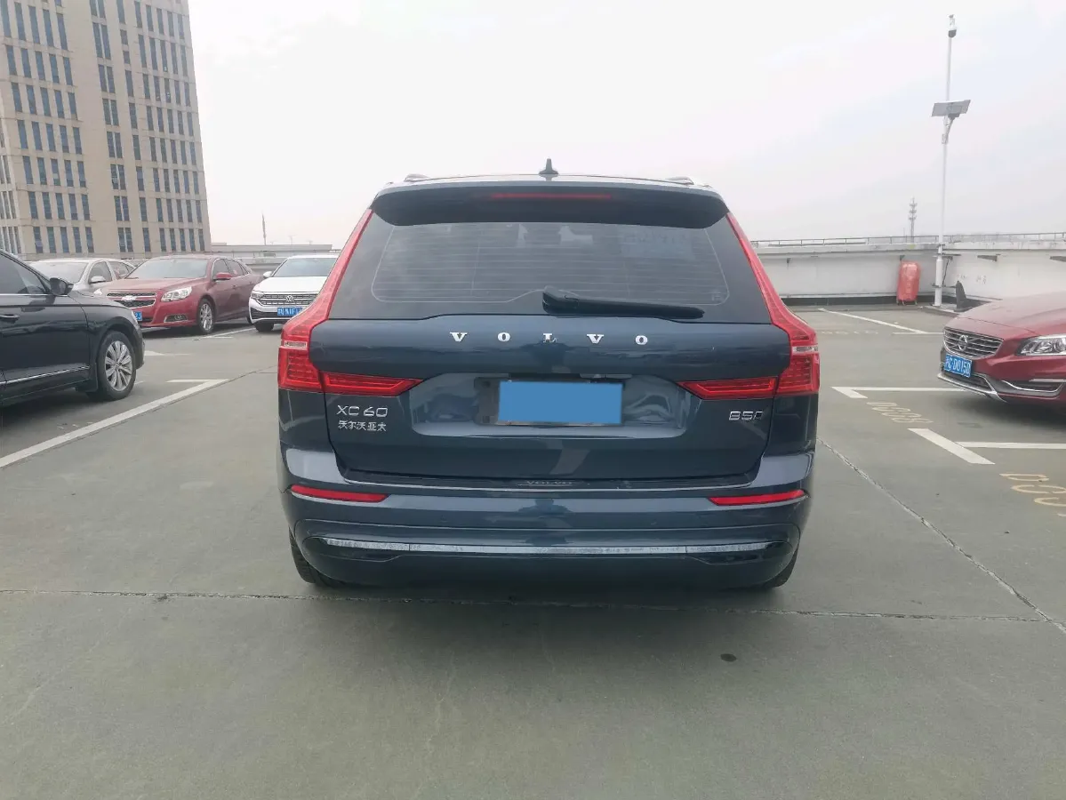 2023 Volvo XC60 2.0T 250HP L4 8AT,autocango,china used car exporter,china ev exporter,chinese used car exporter,chinese used ev exporter