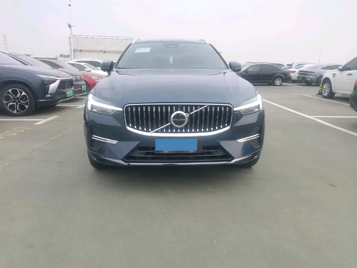 2023 Volvo XC60 2.0T 250HP L4 8AT,autocango,china used car exporter,china ev exporter,chinese used car exporter,chinese used ev exporter