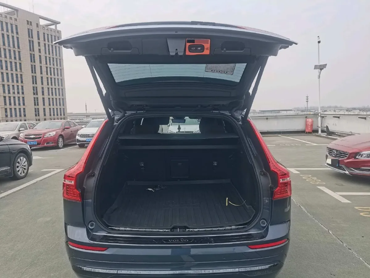 2023 Volvo XC60 2.0T 250HP L4 8AT,autocango,china used car exporter,china ev exporter,chinese used car exporter,chinese used ev exporter