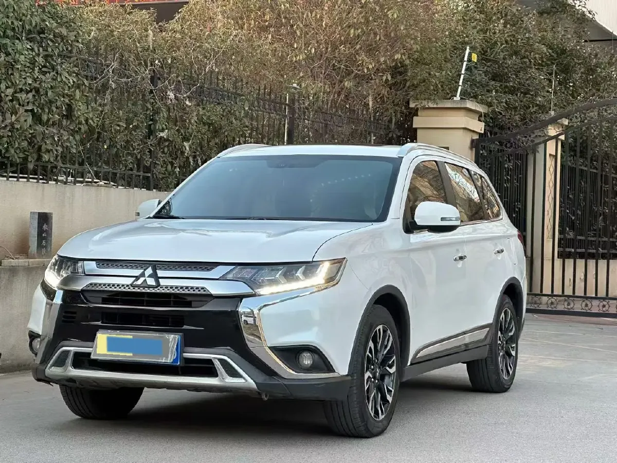 2019 Mitsubishi Outlander 2.0L 166HP L4 CVT,autocango,china used car exporter,china ev exporter,chinese used car exporter,chinese used ev exporter