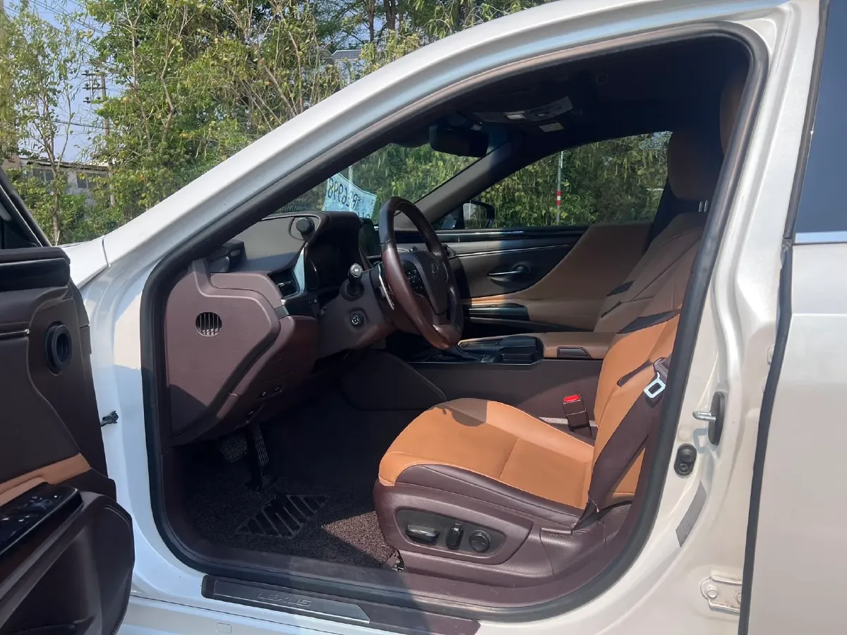 2020 Lexus ES 2.0L 173HP L4 CVT,autocango,china used car exporter,china ev exporter,chinese used car exporter,chinese used ev exporter