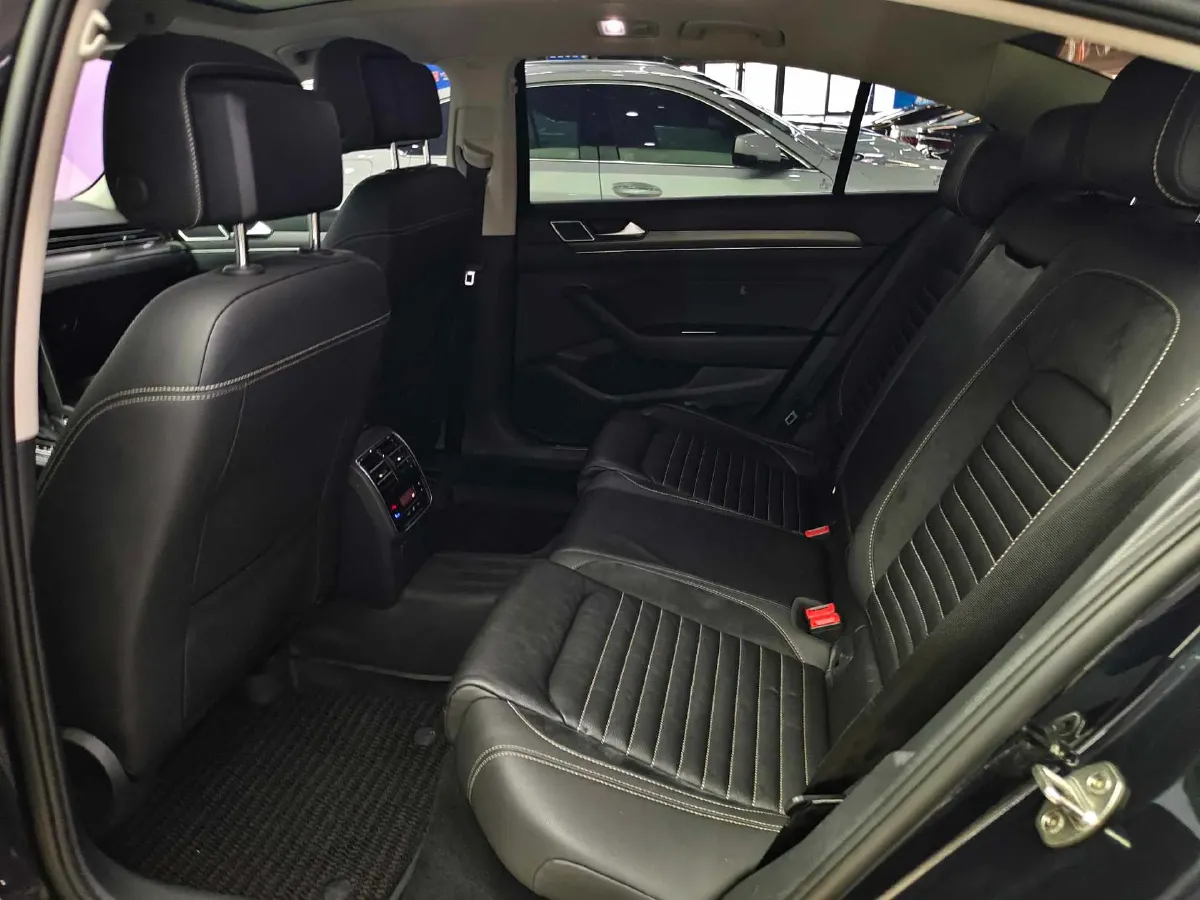 2020 Volkswagen Magotan 2.0T 186HP L4 7DCT,autocango,china used car exporter,china ev exporter,chinese used car exporter,chinese used ev exporter