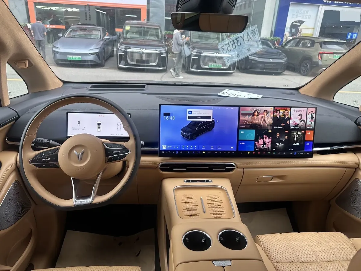 2025 Voyah Dream 1.5T 150HP L4 PHEV 41.7KWH,autocango,china used car exporter,china ev exporter,chinese used car exporter,chinese used ev exporter