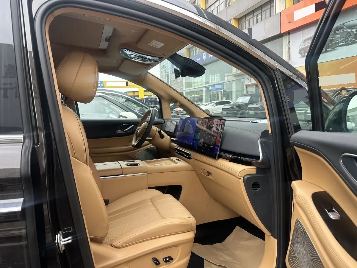 2025 Voyah Dream 1.5T 150HP L4 PHEV 41.7KWH,autocango,china used car exporter,china ev exporter,chinese used car exporter,chinese used ev exporter