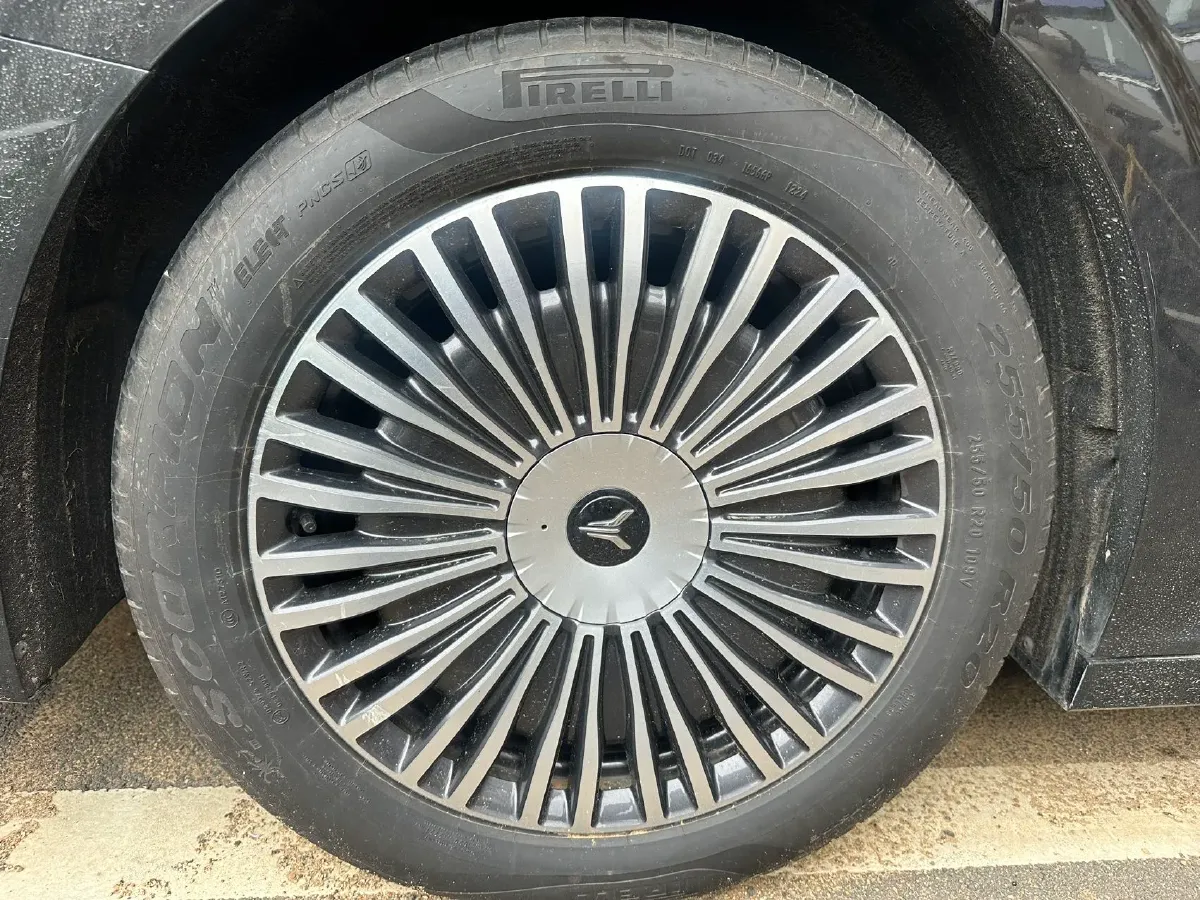 2025 Voyah Dream 1.5T 150HP L4 PHEV 41.7KWH,autocango,china used car exporter,china ev exporter,chinese used car exporter,chinese used ev exporter