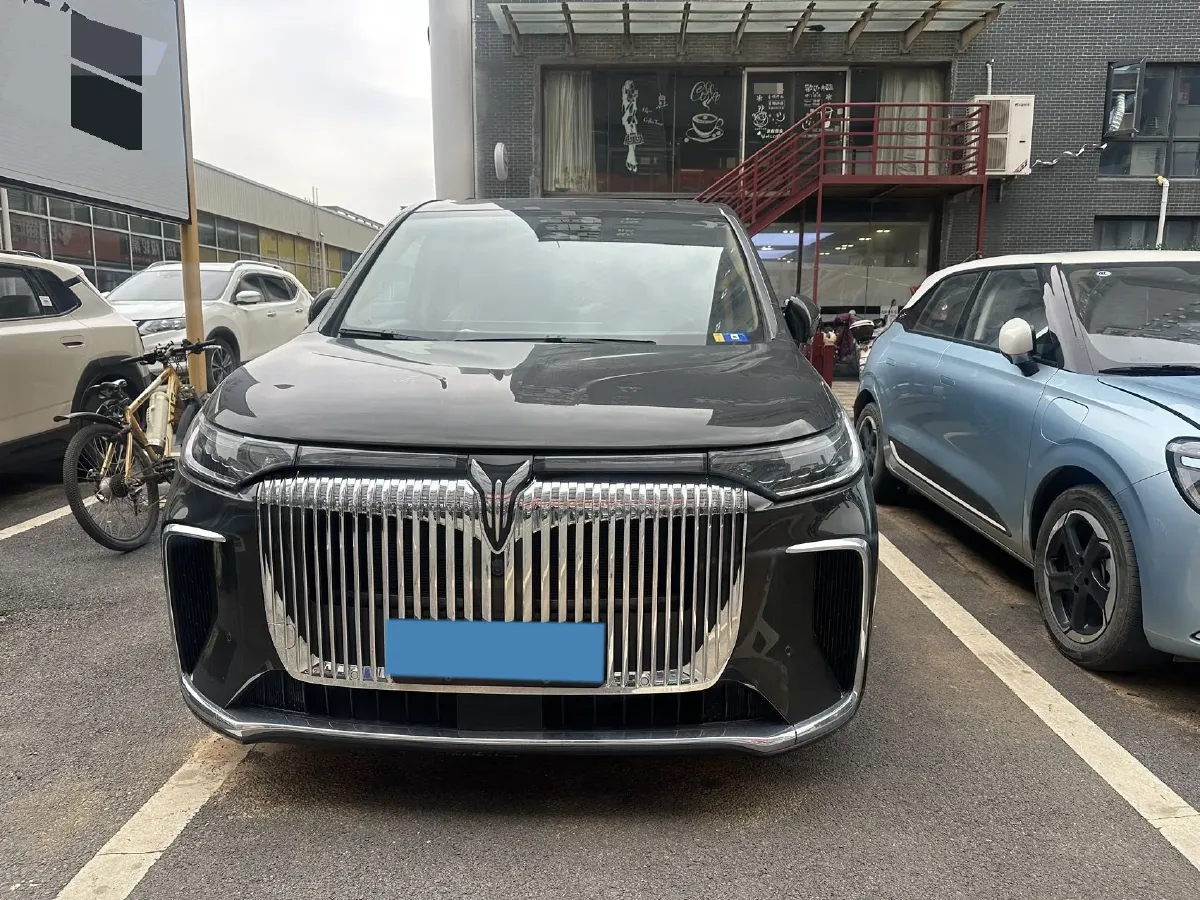 2025 Voyah Dream 1.5T 150HP L4 PHEV 41.7KWH,autocango,china used car exporter,china ev exporter,chinese used car exporter,chinese used ev exporter