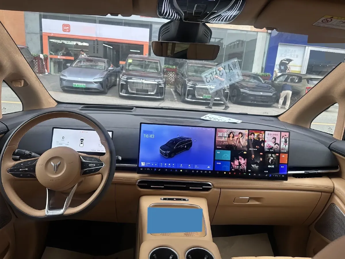 2025 Voyah Dream 1.5T 150HP L4 PHEV 41.7KWH,autocango,china used car exporter,china ev exporter,chinese used car exporter,chinese used ev exporter