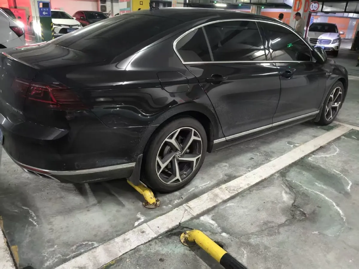 2024 Volkswagen Magotan 2.0T 186HP L4 7DCT,autocango,china used car exporter,china ev exporter,chinese used car exporter,chinese used ev exporter