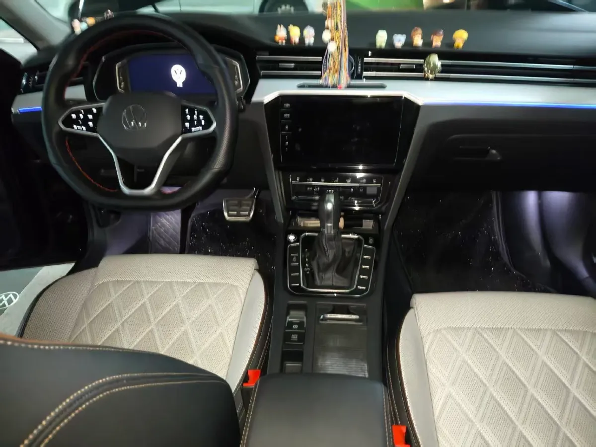 2024 Volkswagen Magotan 2.0T 186HP L4 7DCT,autocango,china used car exporter,china ev exporter,chinese used car exporter,chinese used ev exporter