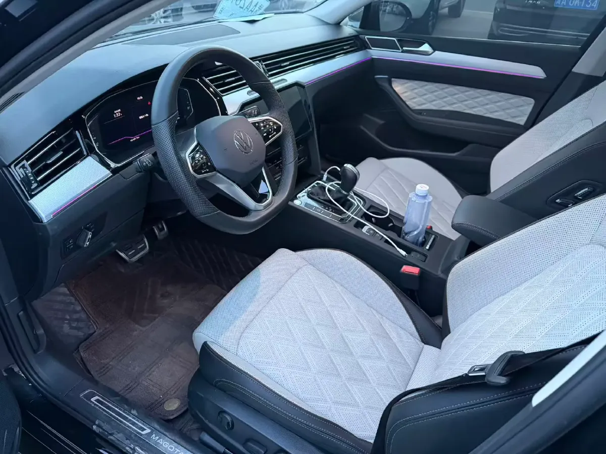 2025 Volkswagen Magotan 2.0T 186HP L4 7DCT,autocango,china used car exporter,china ev exporter,chinese used car exporter,chinese used ev exporter
