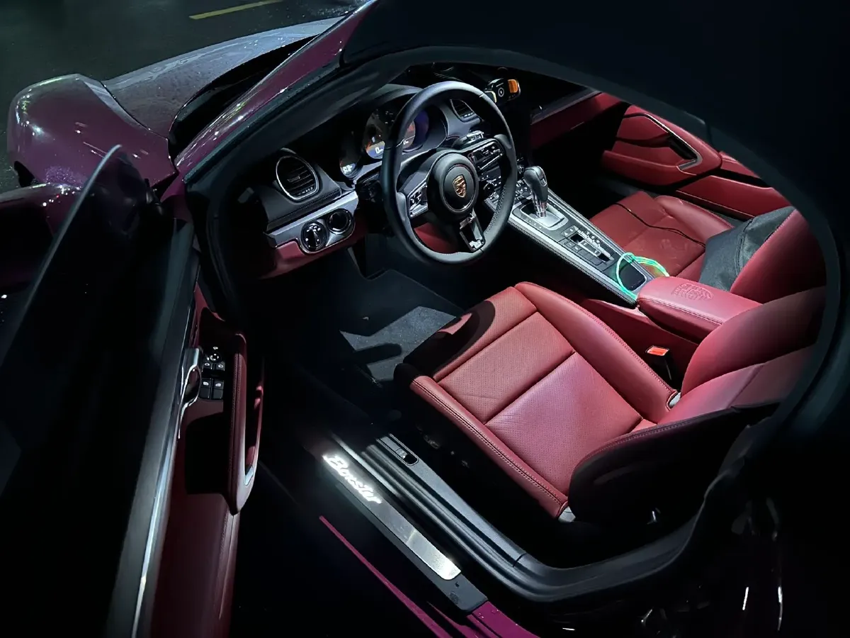 2023 Porsche 718 2.0T 250HP H4 7DCT,autocango,china used car exporter,china ev exporter,chinese used car exporter,chinese used ev exporter