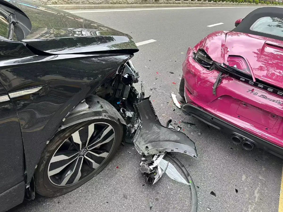 2023 Porsche 718 2.0T 250HP H4 7DCT,autocango,china used car exporter,china ev exporter,chinese used car exporter,chinese used ev exporter