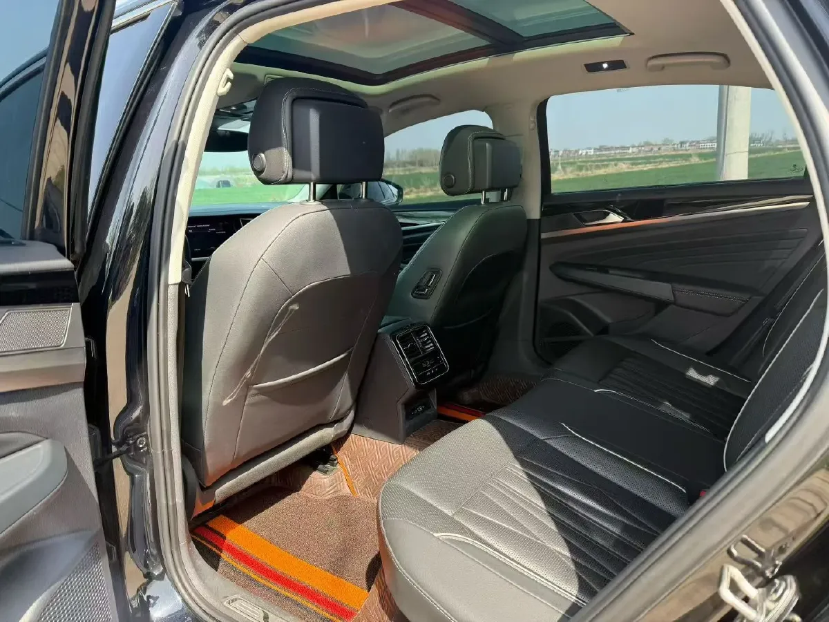 2022 Xpeng P7 BEV 60.2KWH,autocango,china used car exporter,china ev exporter,chinese used car exporter,chinese used ev exporter