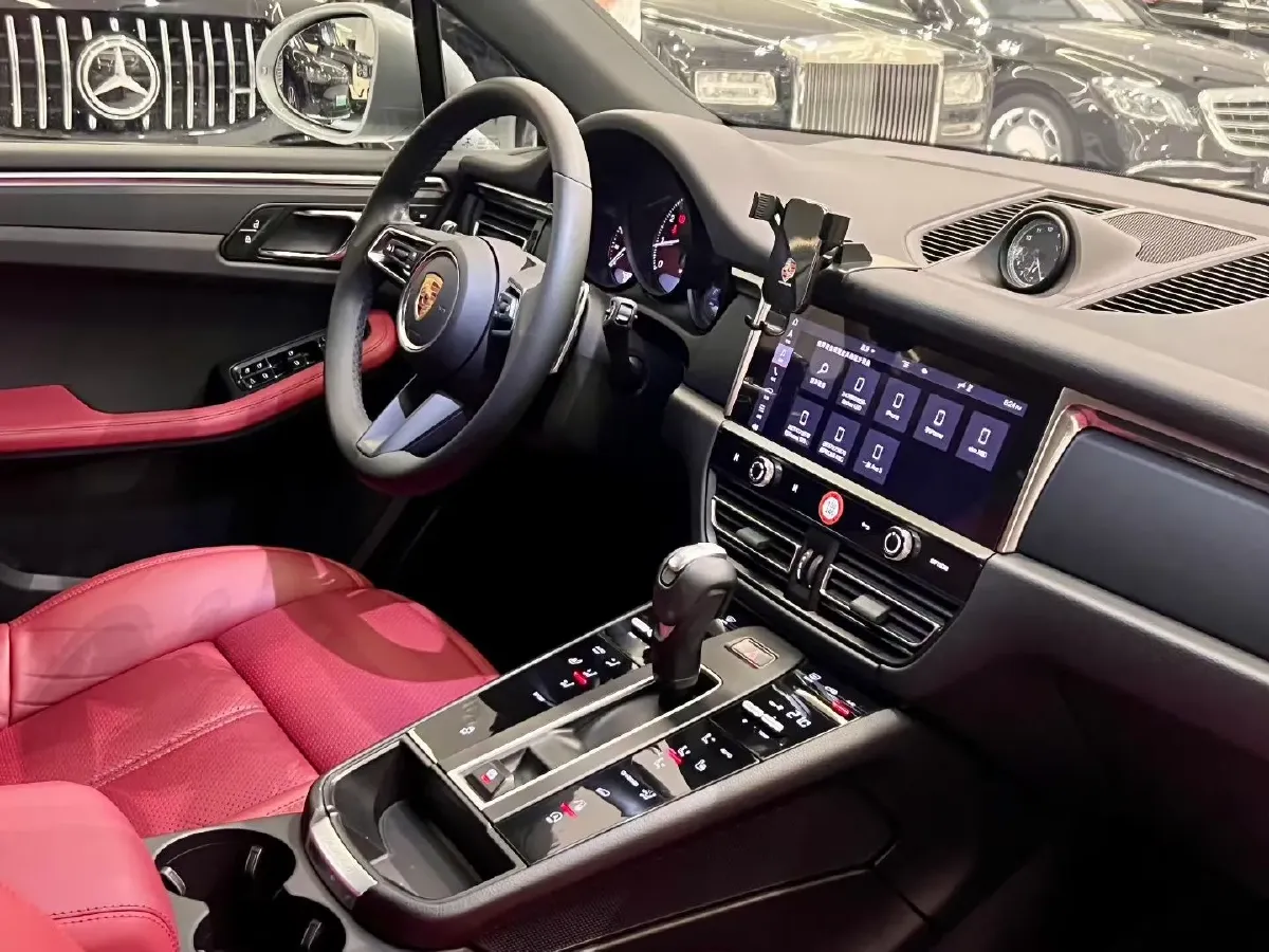 2022 Porsche Macan 2.0T 265HP L4 7DCT,autocango,china used car exporter,china ev exporter,chinese used car exporter,chinese used ev exporter