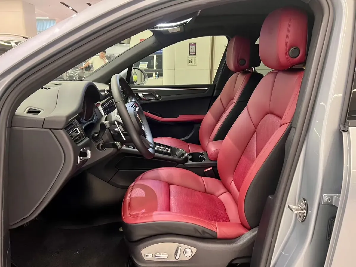 2022 Porsche Macan 2.0T 265HP L4 7DCT,autocango,china used car exporter,china ev exporter,chinese used car exporter,chinese used ev exporter