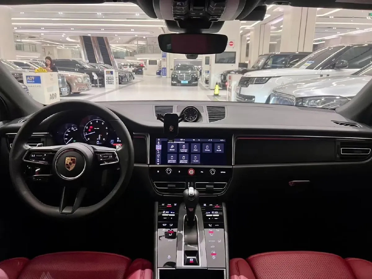 2022 Porsche Macan 2.0T 265HP L4 7DCT,autocango,china used car exporter,china ev exporter,chinese used car exporter,chinese used ev exporter