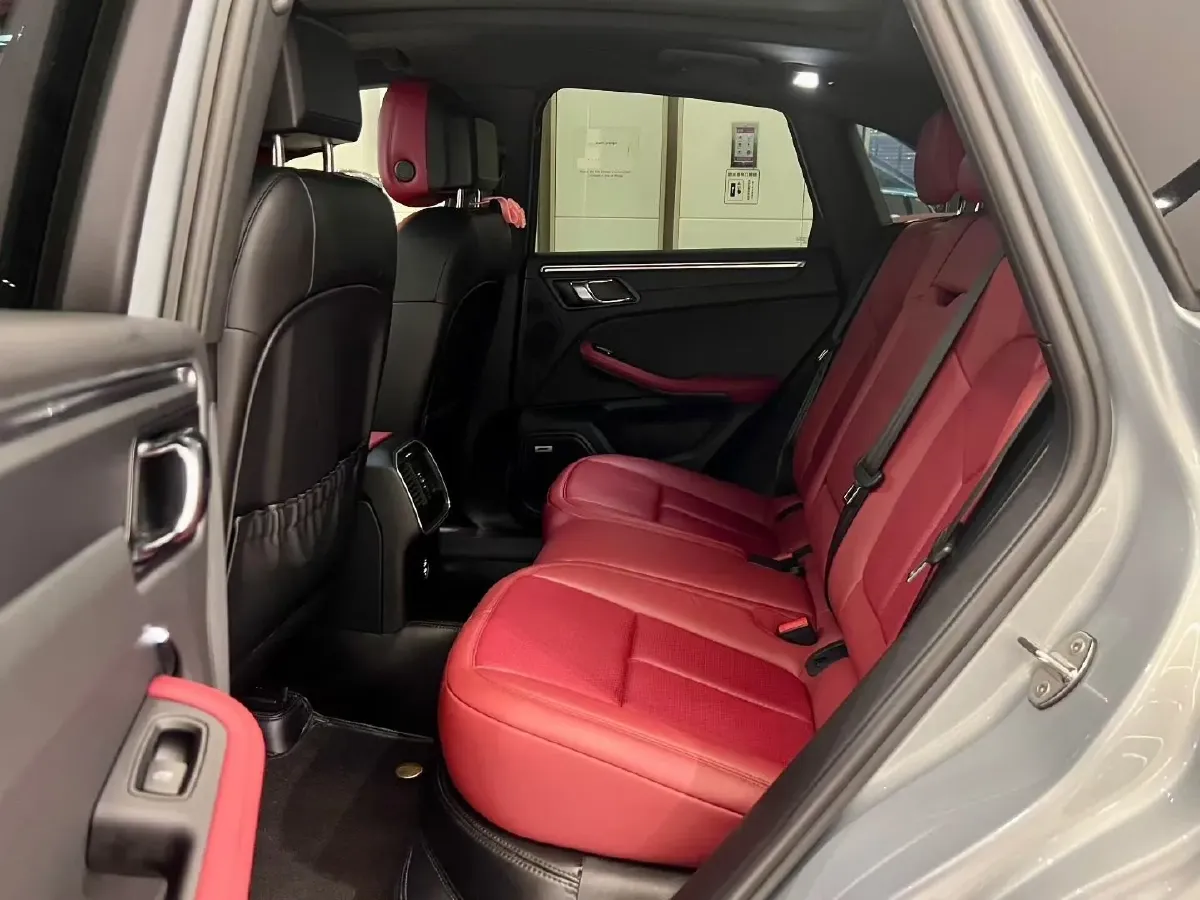 2022 Porsche Macan 2.0T 265HP L4 7DCT,autocango,china used car exporter,china ev exporter,chinese used car exporter,chinese used ev exporter