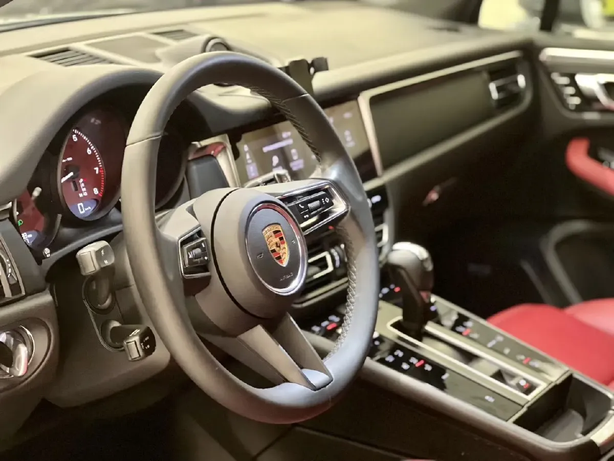 2022 Porsche Macan 2.0T 265HP L4 7DCT,autocango,china used car exporter,china ev exporter,chinese used car exporter,chinese used ev exporter