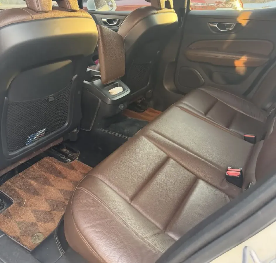 2022 Volvo S60 2.0T 197HP L4 8AT,autocango,china used car exporter,china ev exporter,chinese used car exporter,chinese used ev exporter