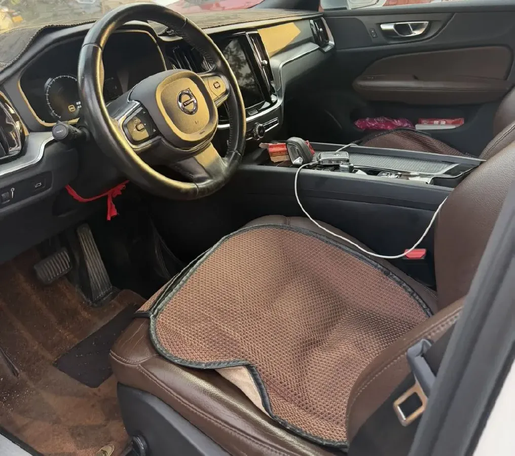 2022 Volvo S60 2.0T 197HP L4 8AT,autocango,china used car exporter,china ev exporter,chinese used car exporter,chinese used ev exporter