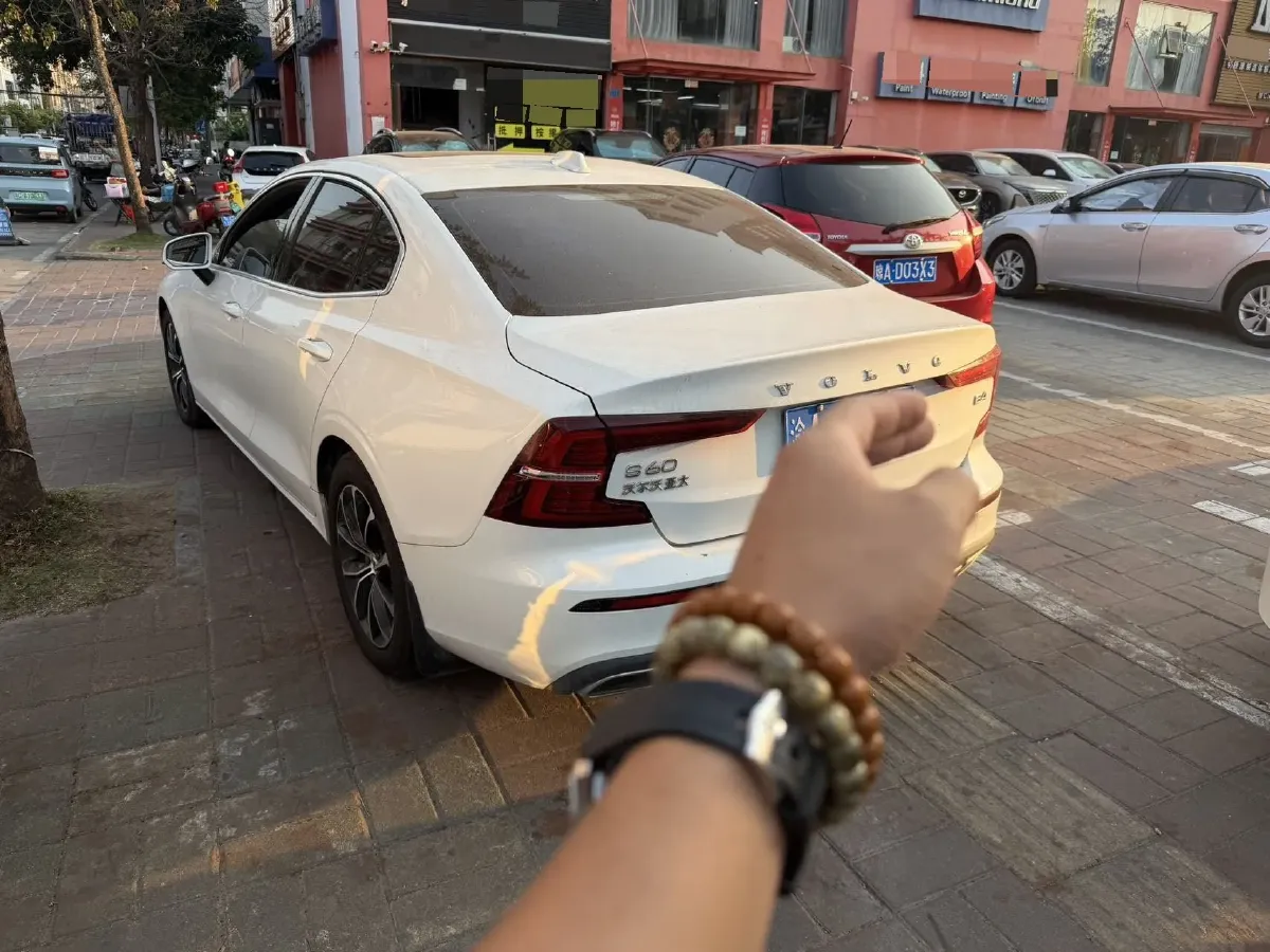 2022 Volvo S60 2.0T 197HP L4 8AT,autocango,china used car exporter,china ev exporter,chinese used car exporter,chinese used ev exporter