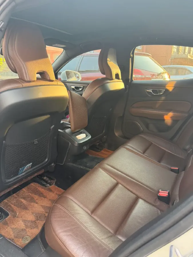 2022 Volvo S60 2.0T 197HP L4 8AT,autocango,china used car exporter,china ev exporter,chinese used car exporter,chinese used ev exporter