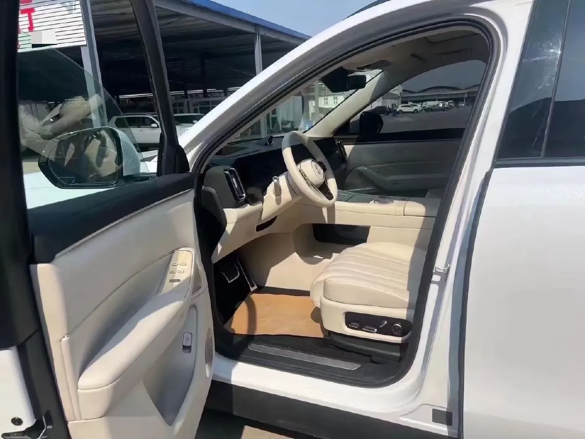 2025 AITO AITO M8 REEV 160HP REEV 53.4KWH,autocango,china used car exporter,china ev exporter,chinese used car exporter,chinese used ev exporter