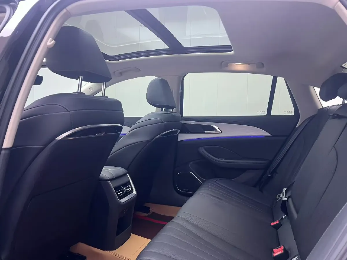 2025 HongQi H5 1.5T 169HP L4 1DHT Hybrid,autocango,china used car exporter,china ev exporter,chinese used car exporter,chinese used ev exporter