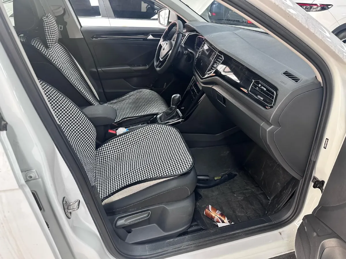 2022 Volkswagen T-Roc 1.4T 150HP L4 7DCT,autocango,china used car exporter,china ev exporter,chinese used car exporter,chinese used ev exporter