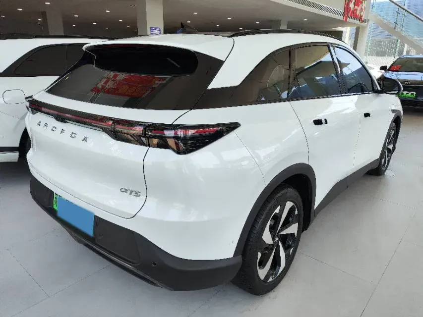 2024 HongQi H5 2.0T 224HP L4 8AT,autocango,china used car exporter,china ev exporter,chinese used car exporter,chinese used ev exporter