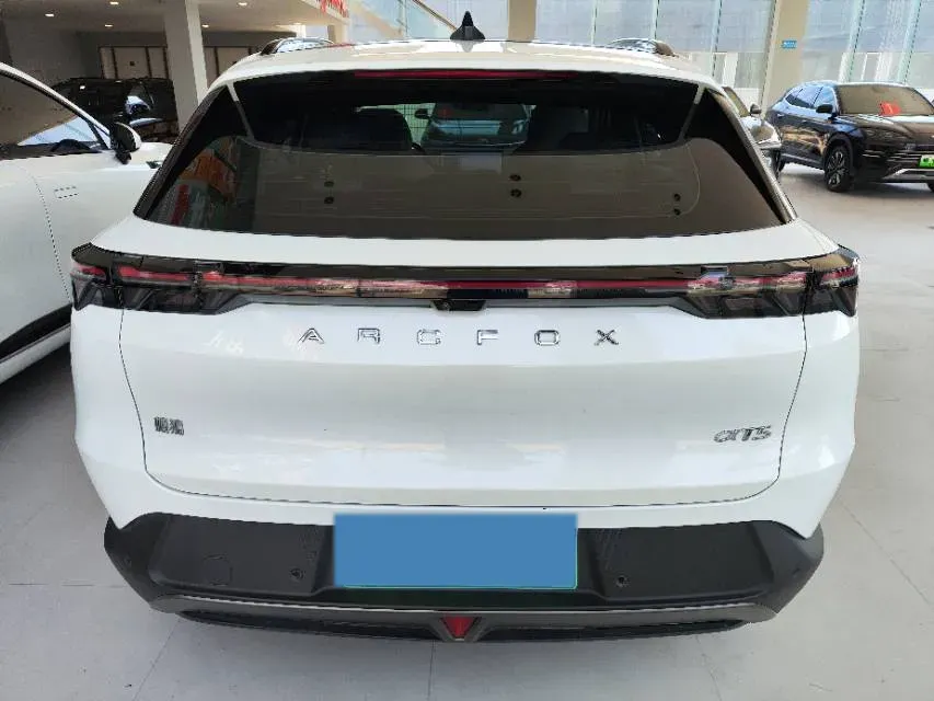 2024 HongQi H5 2.0T 224HP L4 8AT,autocango,china used car exporter,china ev exporter,chinese used car exporter,chinese used ev exporter