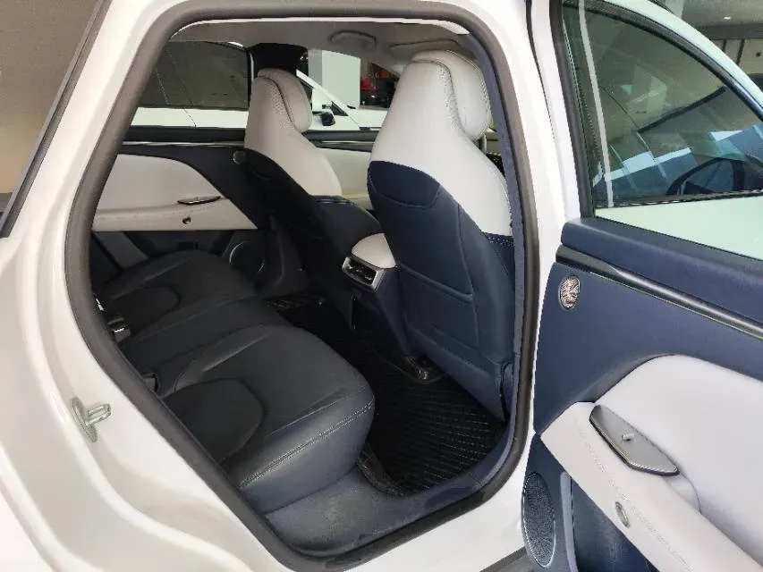 2024 HongQi H5 2.0T 224HP L4 8AT,autocango,china used car exporter,china ev exporter,chinese used car exporter,chinese used ev exporter