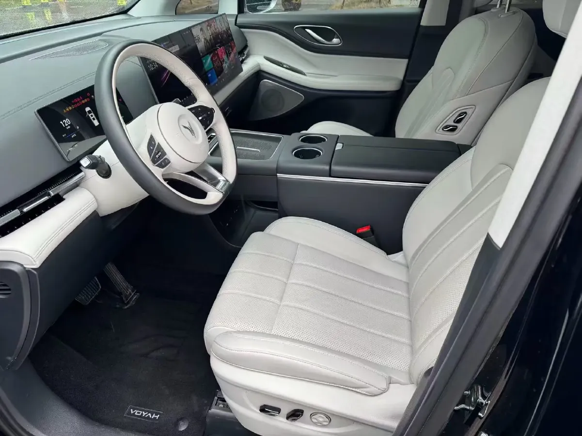 2025 Voyah Dream BEV 108.7KWH,autocango,china used car exporter,china ev exporter,chinese used car exporter,chinese used ev exporter