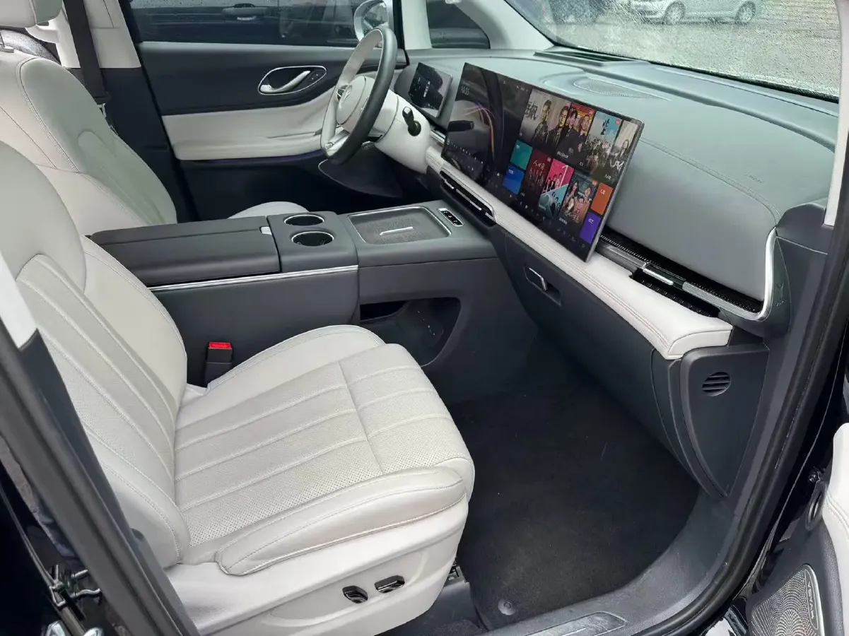 2025 Voyah Dream BEV 108.7KWH,autocango,china used car exporter,china ev exporter,chinese used car exporter,chinese used ev exporter