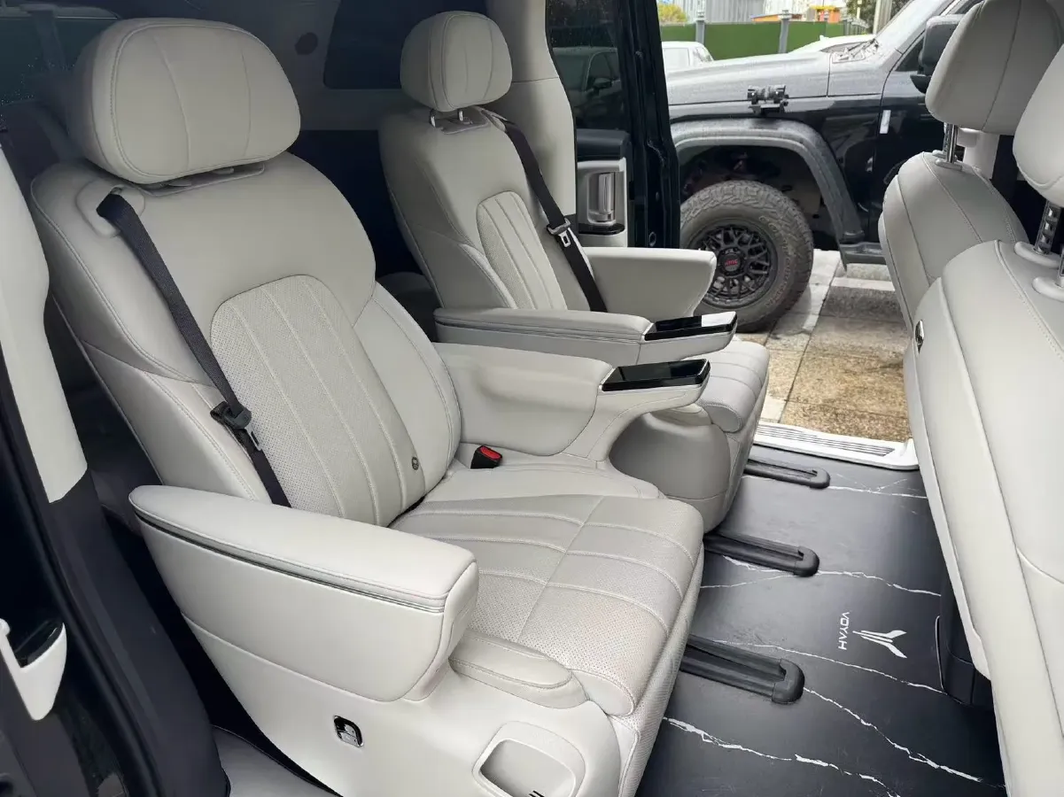 2025 Voyah Dream BEV 108.7KWH,autocango,china used car exporter,china ev exporter,chinese used car exporter,chinese used ev exporter